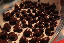 W czekoladzie można też umoczyć orzechy i śliwki. Bez niepotrzebnych dodatków i polepszaczy!