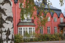 Sacharinska villa, zaprojektowana przez znanego szwedzkiego architekta Ragnar Östberg, który zaprojektował Ratusz w Sztokholmie.