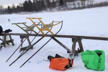 Na lodzie można też jeździć sparką, czyli szwedzkimi sankami. 